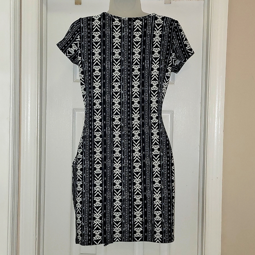 Dress - Picture 2 of 10